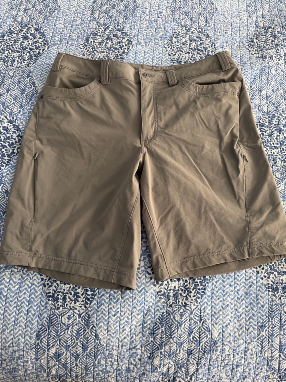 Duluth Women’s Casual Stretch Cargo Shorts - Taupe sz 14